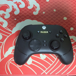 레이저 울버린 V3 프로 게임패드