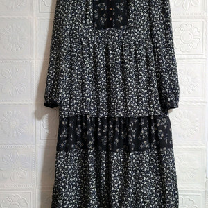 써스데이아일랜드 기모 프릴 원피스