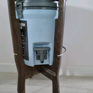 스탠리워터저그7.5L +크레이지캠핑 받침대