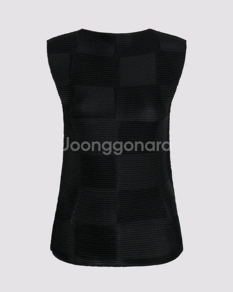 이세이미야케 탑 체커드 플리츠 민소매 블라우스 블랙 2사이즈--0