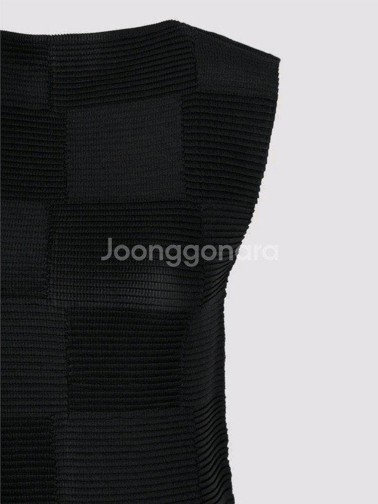 이세이미야케 탑 체커드 플리츠 민소매 블라우스 블랙 2사이즈--2