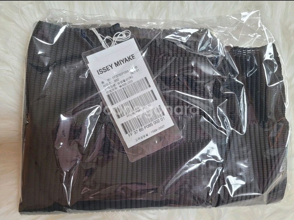 이세이미야케 탑 체커드 플리츠 민소매 블라우스 블랙 2사이즈--5