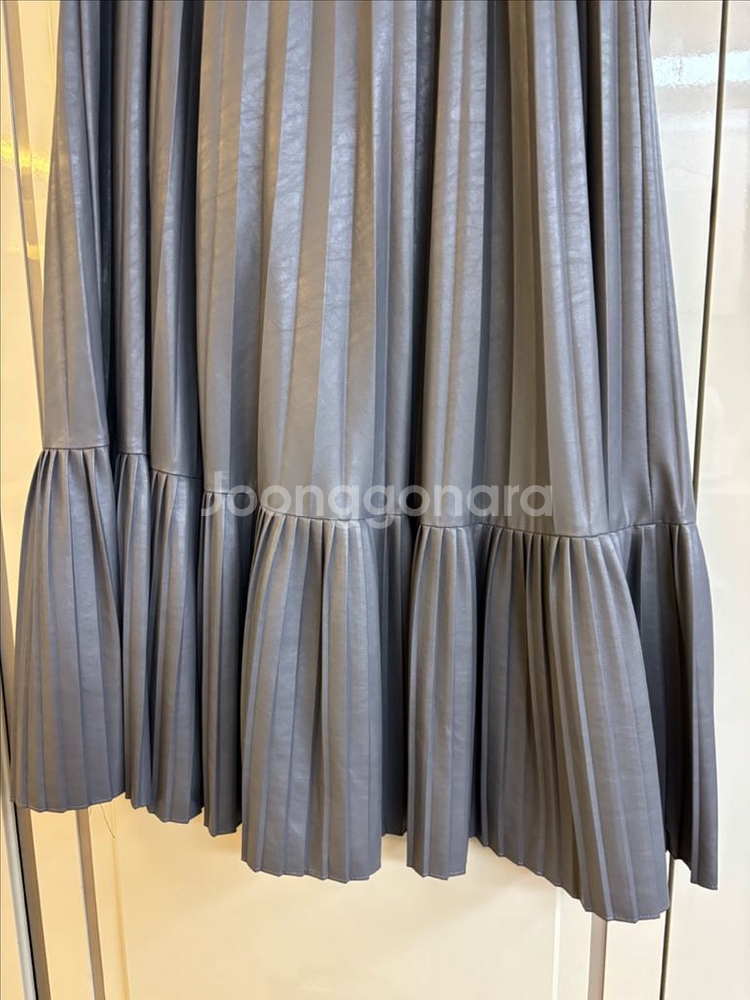 듀엘 레더 플리츠 스커트--6