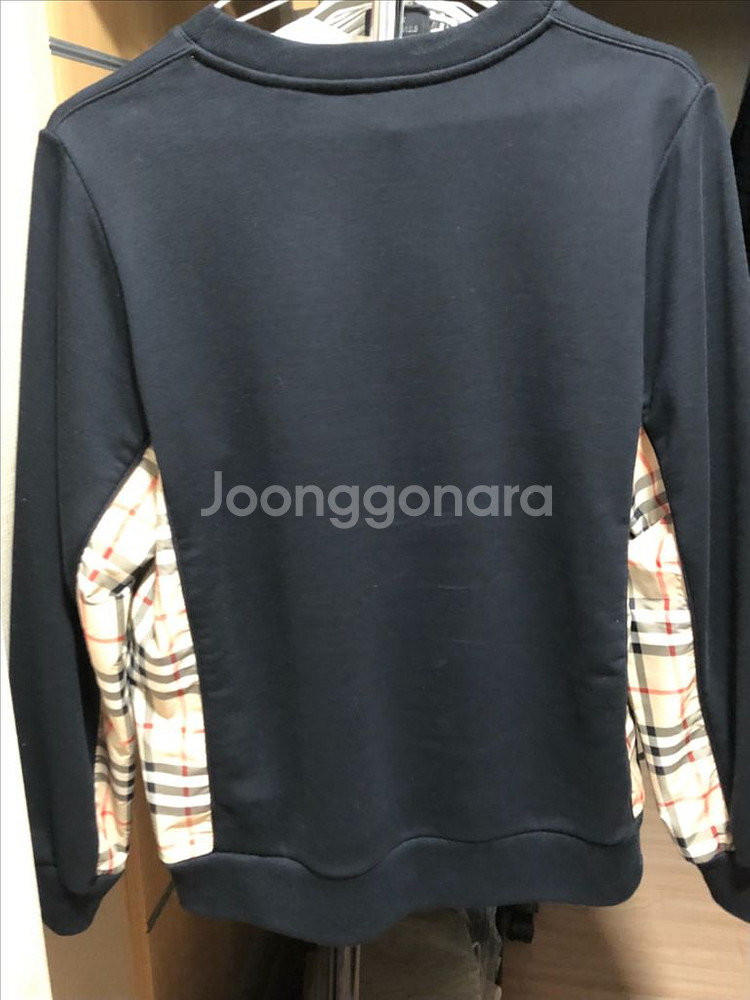 버버리 키즈 맨투맨 14y - 18만원--1