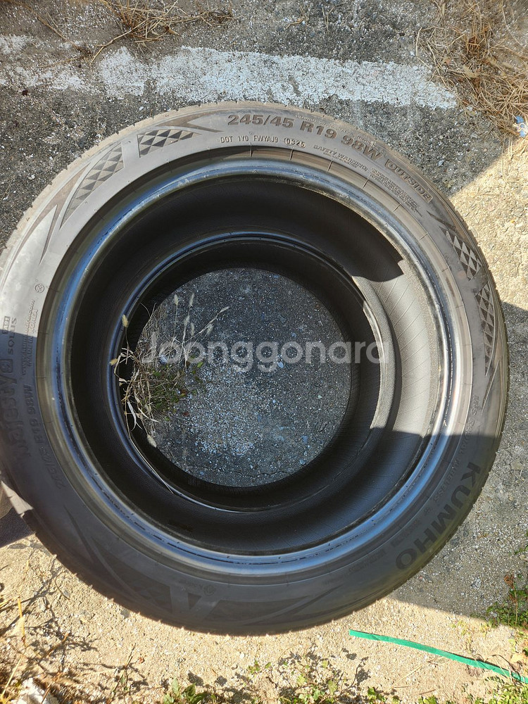 245/45/19 중고타이어금호 Majesty9 25년식 2 본--0
