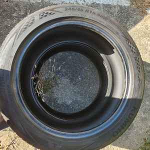 245/45/19 중고타이어금호 Majesty9 25년식 2 본
