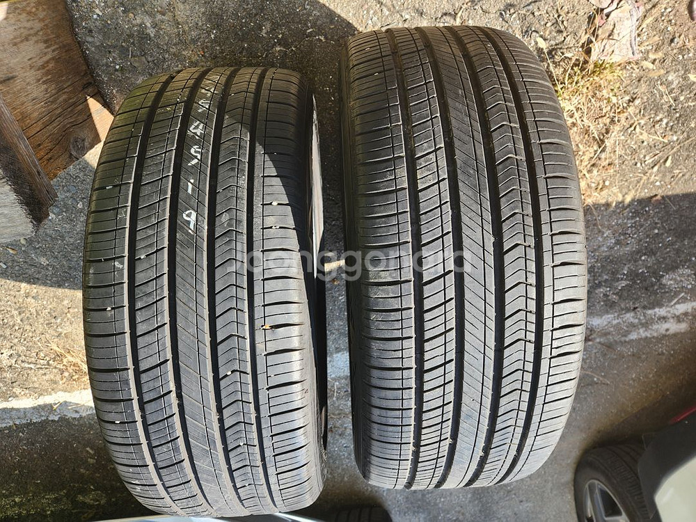 245/45/19 중고타이어금호 Majesty9 25년식 2 본--1