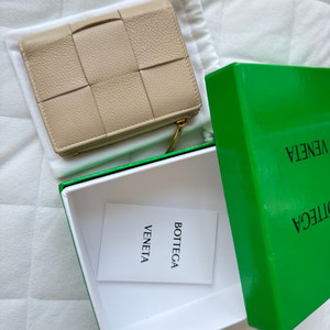 보테가 베네타 인트레치아토 반지갑