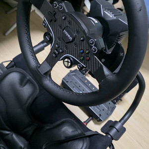 Moza r3 레이싱휠 + 플레이시트 + hf8