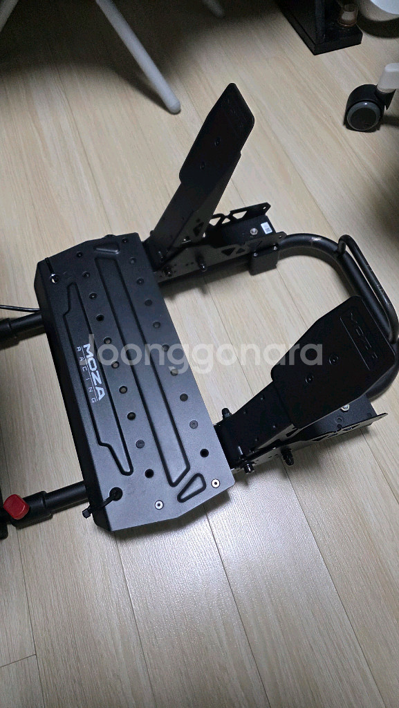 Moza r3 레이싱휠 + 플레이시트 + hf8--1