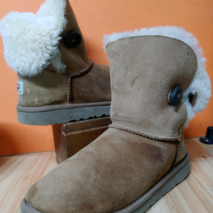 UGG어그 오스트레일리아 방한부츠(표기220추천사이즈225)