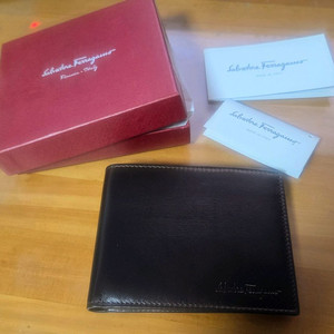 페라가모 남성 반지갑 새상품