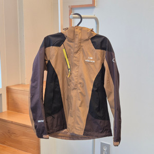 아이더 브라운 여성 바람막이 (등산복)