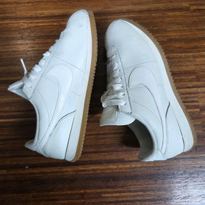 나이키 코르테즈 베이지 가죽 240