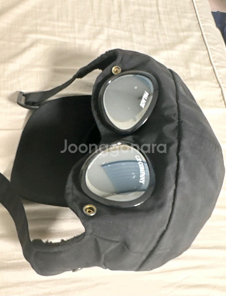 팔라스 x C.P. 컴퍼니 고글 이어 플랩 블랙--1