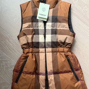 가격인하> 새상품 버버리 체크 구스패딩 베스트s