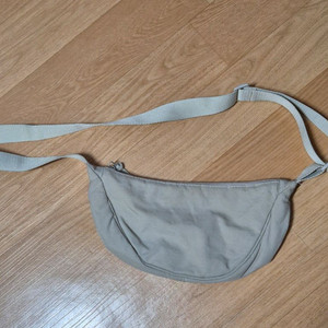 유니클로 미니 숄더백