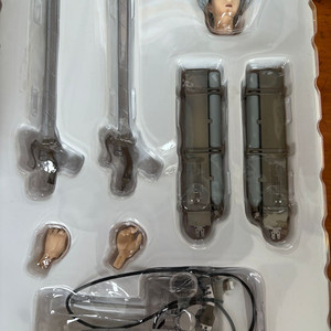 brave-act 리바이 1/8 피규어