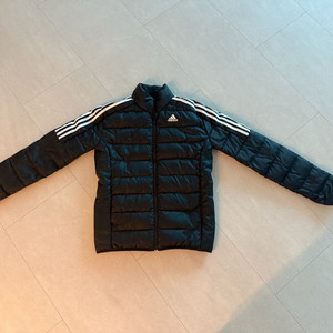 아디다스 경량패딩