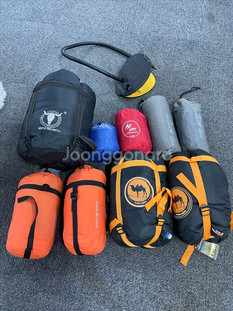 캠핑 침낭/베개/에어펌프 세트 코베아/등등 일괄--0