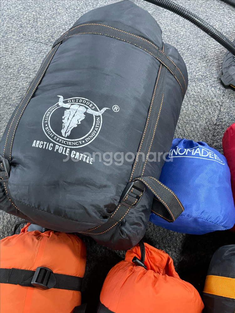 캠핑 침낭/베개/에어펌프 세트 코베아/등등 일괄--7