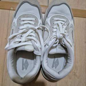 엄브로 여성 운동화 250