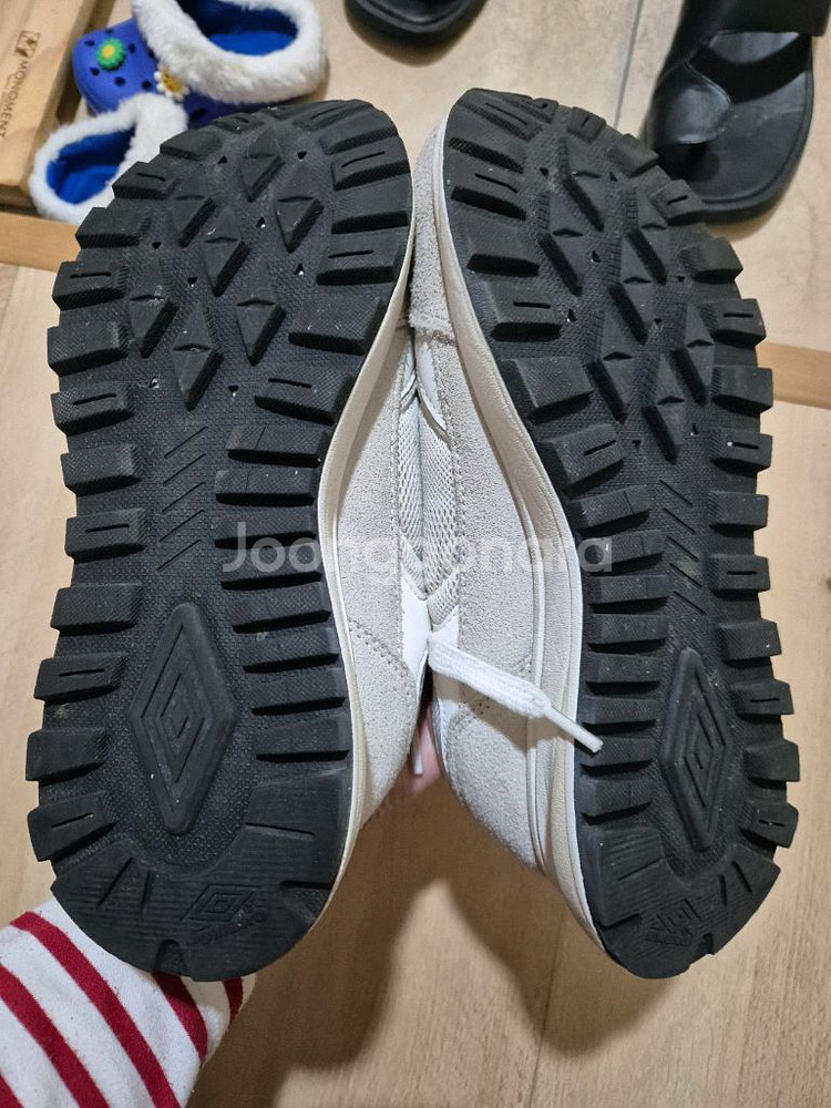 엄브로 여성 운동화 250--4