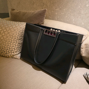 [부산]알렉산더 맥퀸 남자 가죽 토트백 판매합니다 :)[The Grip East West tote bag]