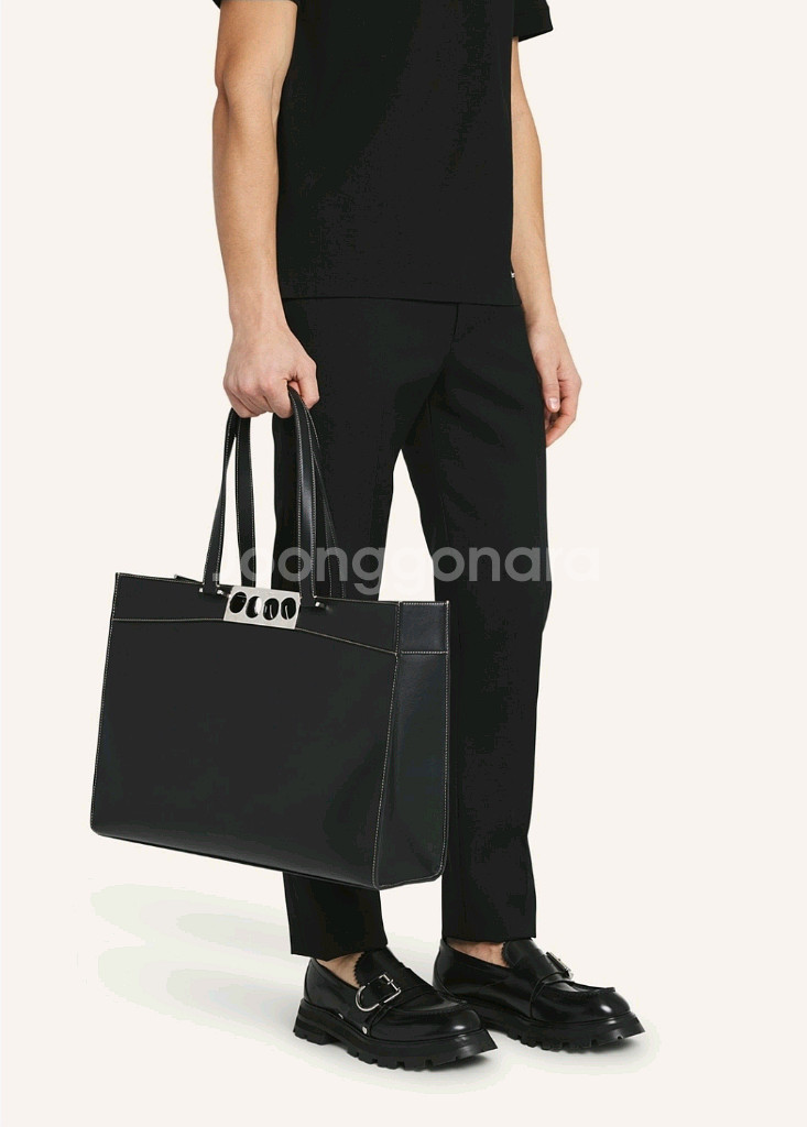 [부산]알렉산더 맥퀸 남자 가죽 토트백 판매합니다 :)[The Grip East West tote bag]--7