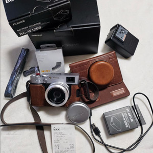 후지필름 x100vi 실버 100컷 팝니다 악세서리 풀