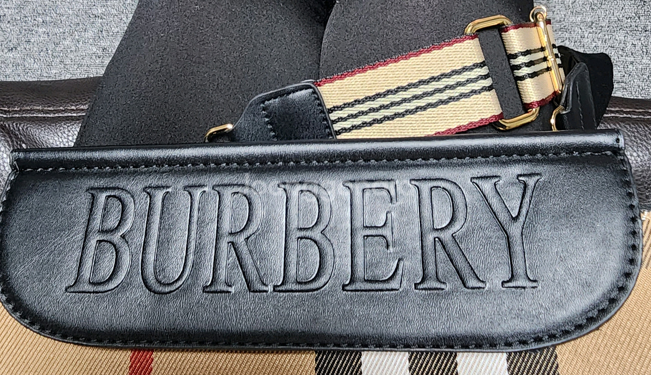 버버리 크로스백--4