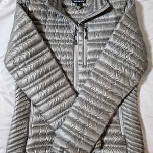 정품 파타고니아 초경량 구스패딩 재킷, 여성 S (거의새것)