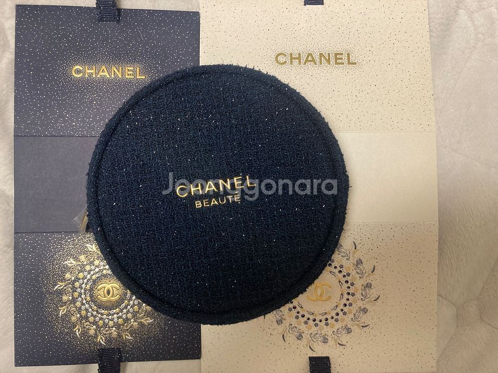 샤넬 뷰티 25년 홀리데이 파우치--0