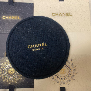 샤넬 뷰티 25년 홀리데이 파우치
