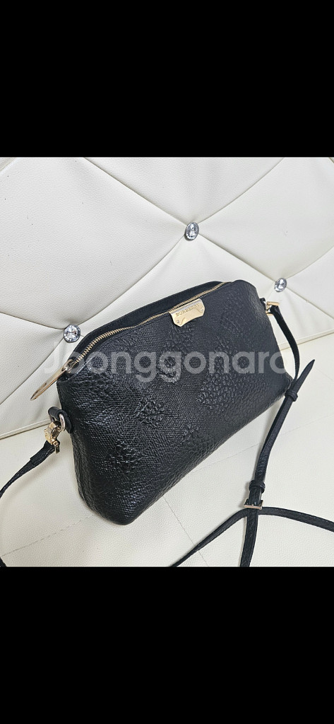 버버리 크로스백--1