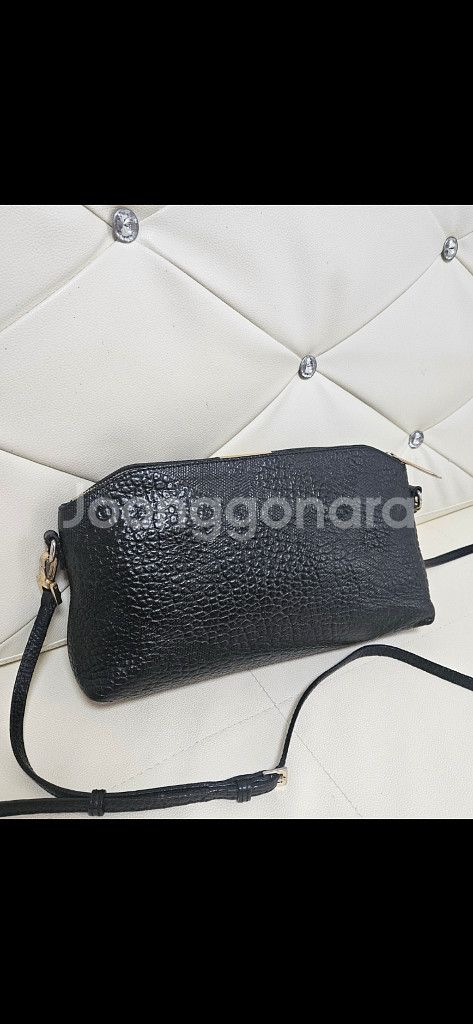 버버리 크로스백--2