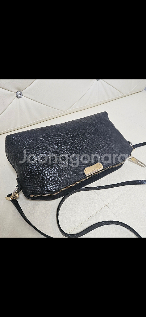 버버리 크로스백--3