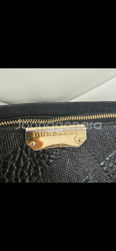 버버리 크로스백--7