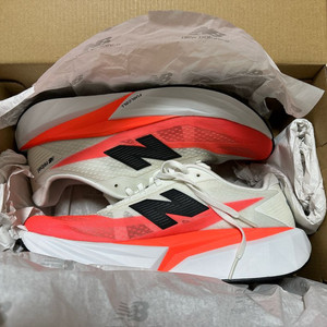 뉴발란스 퓨어셀 레벨5 280 사이즈 판매합니다.