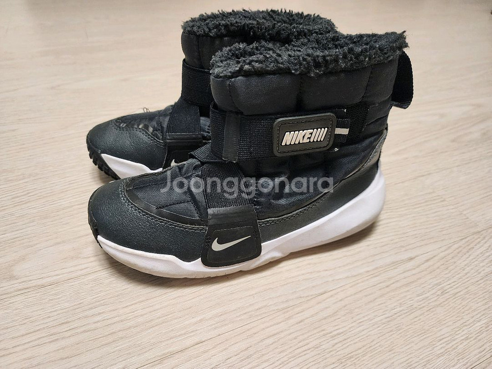 나이키키즈 패딩부츠 방한부츠 200사이즈--1