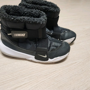나이키키즈 패딩부츠 방한부츠 200사이즈