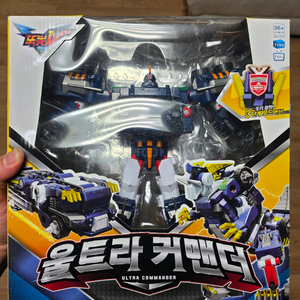 또봇v 울트라커맨더 미개봉 새상품 팝니다.
