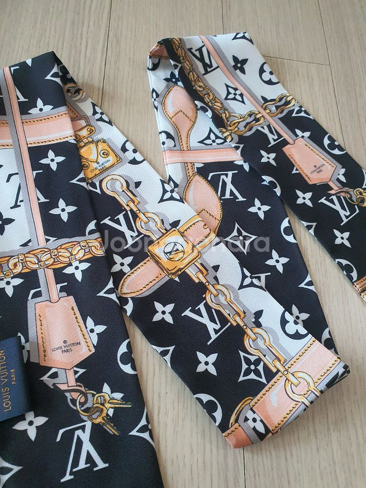 루이비 방도 루이 스카프 트윌리 모노그램 새상품--0