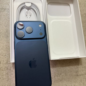 아이폰 17프로 512기가 자급제 새상품 단순개봉