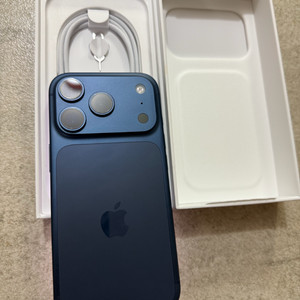 아이폰 17프로 512기가 자급제 새상품 단순개봉