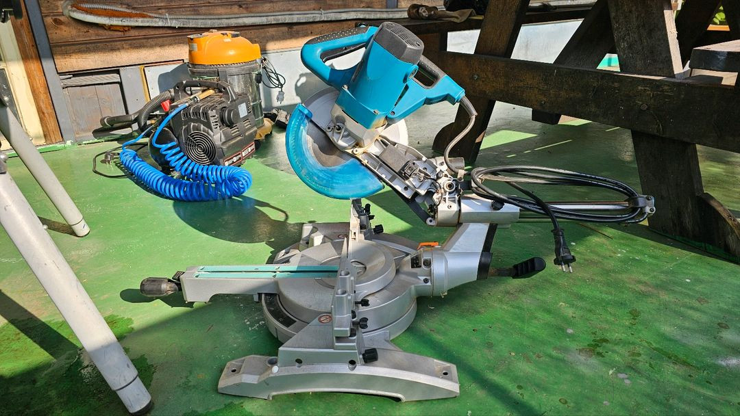 Makita마끼다 LS1018L 슬라이딩 각도 절단기 이미지