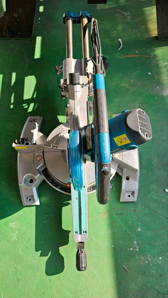 Makita마끼다 LS1018L 슬라이딩 각도 절단기 이미지