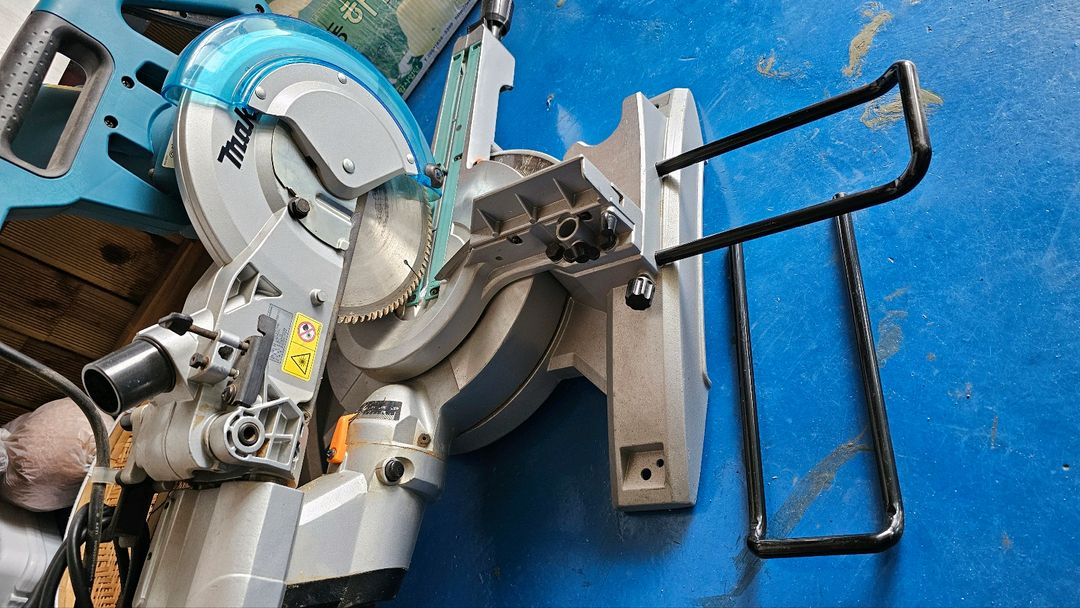 Makita마끼다 LS1018L 슬라이딩 각도 절단기 이미지