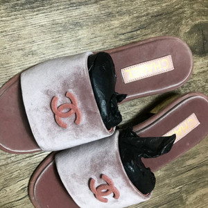 샤넬로고 플랫 샌들 37사이즈