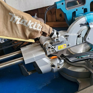 Makita마끼다 LS1018L 슬라이딩 각도 절단기